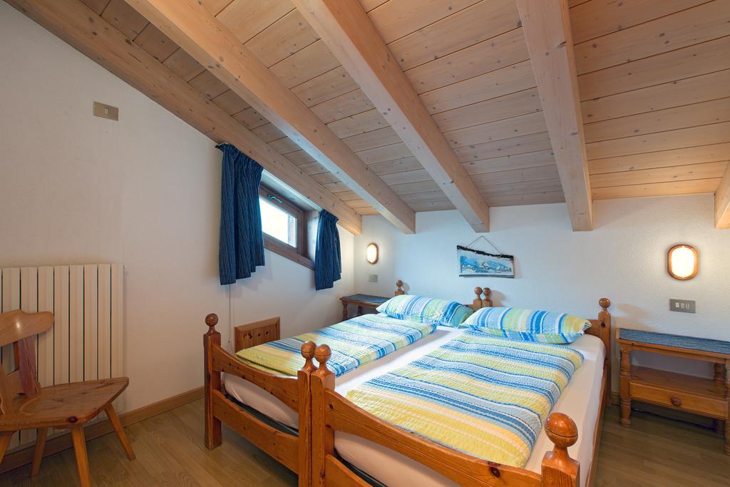 Bait Vegl Apartman Livigno Szoba fotó